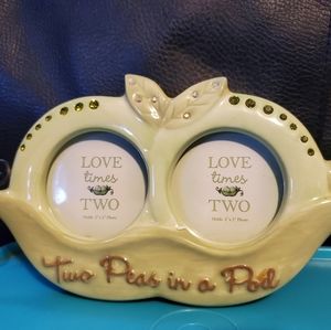 Two Peas in a Pod Frame